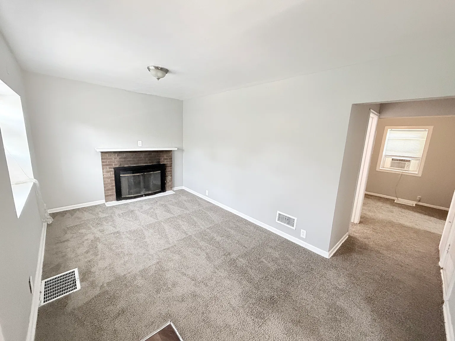 2 bed, 983 sqft, $1,145 — Photo 2