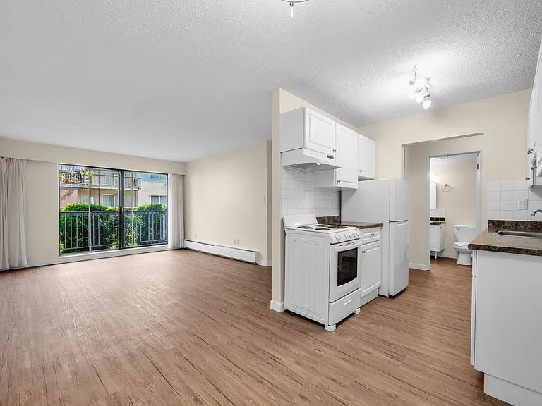 5130 Irving St — Photo 18