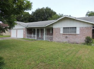 736 Willowick Dr, Port Lavaca, TX 77979