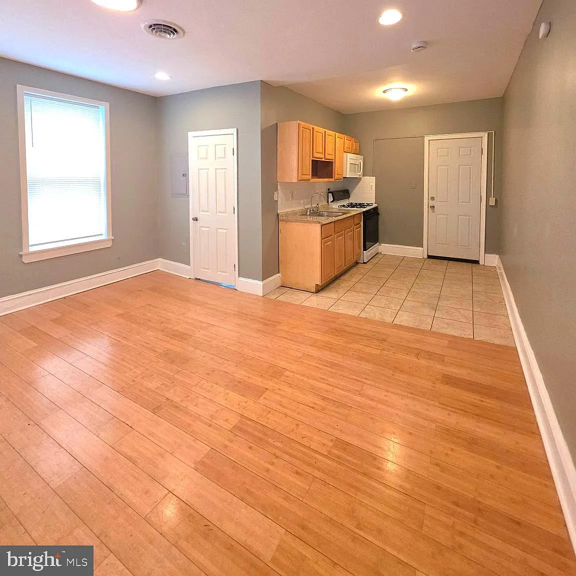 1 bed, 2304 sqft, $1,000 — Photo 1