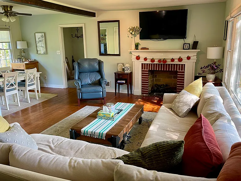 1334 Columbia Dr — Photo 4