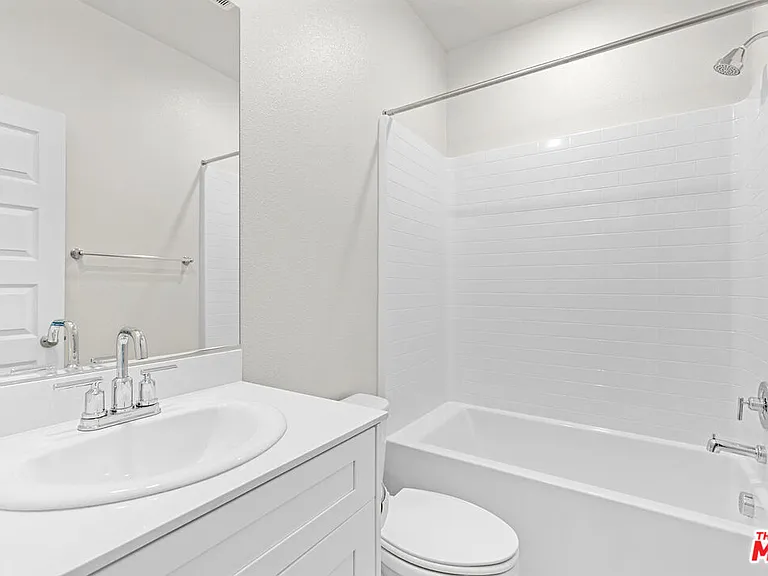 220 Lockhart Way — Photo 23
