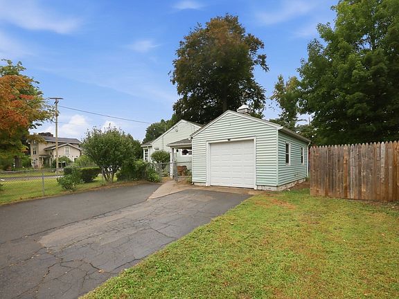 3rd image of 101 Court St