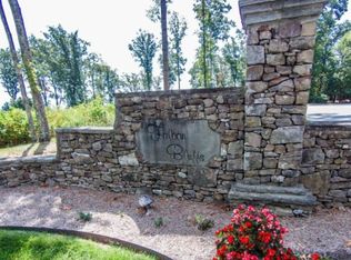 7470 Falcon Bluff Dr, Signal Mountain, TN 37377