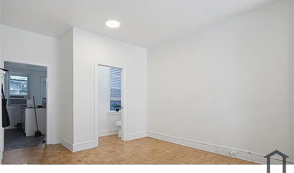 3 bed, 1100 sqft, $2,000 — Photo 2