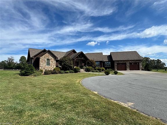 2nd image of 1083 Union Community Rd