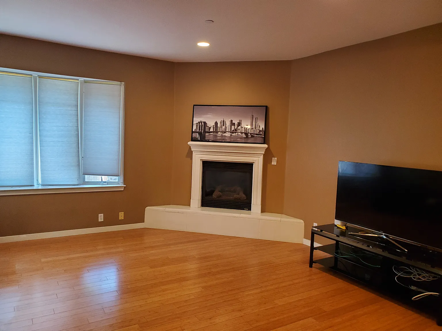 345 Kellogg Way — Photo 3