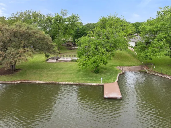 633 E Bridge St, Granbury, TX 76048