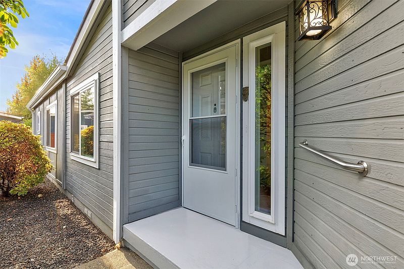 3rd image of 1754 NE Mesford Road #87