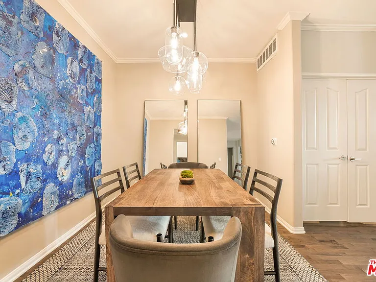 930 N Doheny Dr #103 — Photo 7