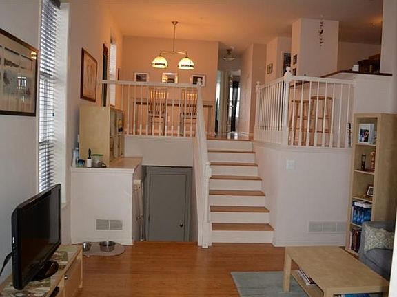 4th image of 2858 Barclay Way