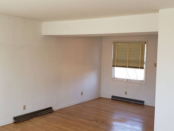 3rd image of 376-A&B Poplar St Floor 3