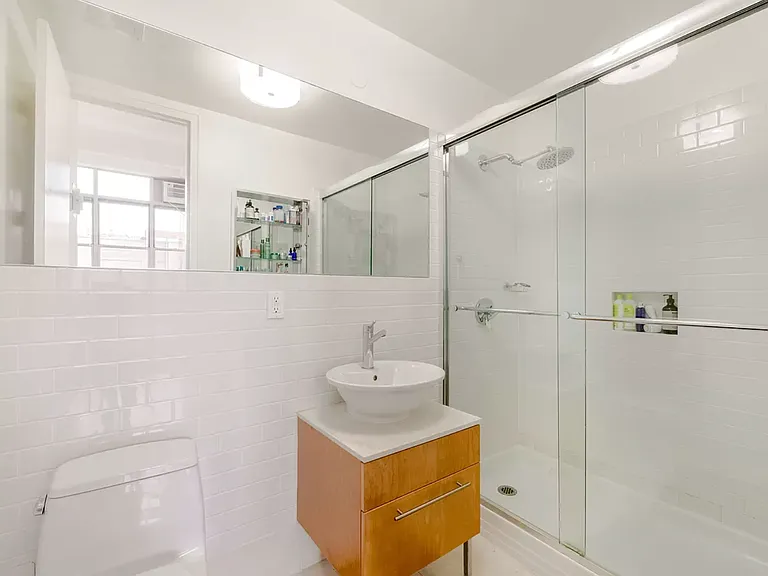 970 Kent Ave #706 — Photo 6