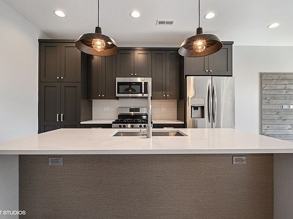 3rd image of 3720 N Ashland Ave #302