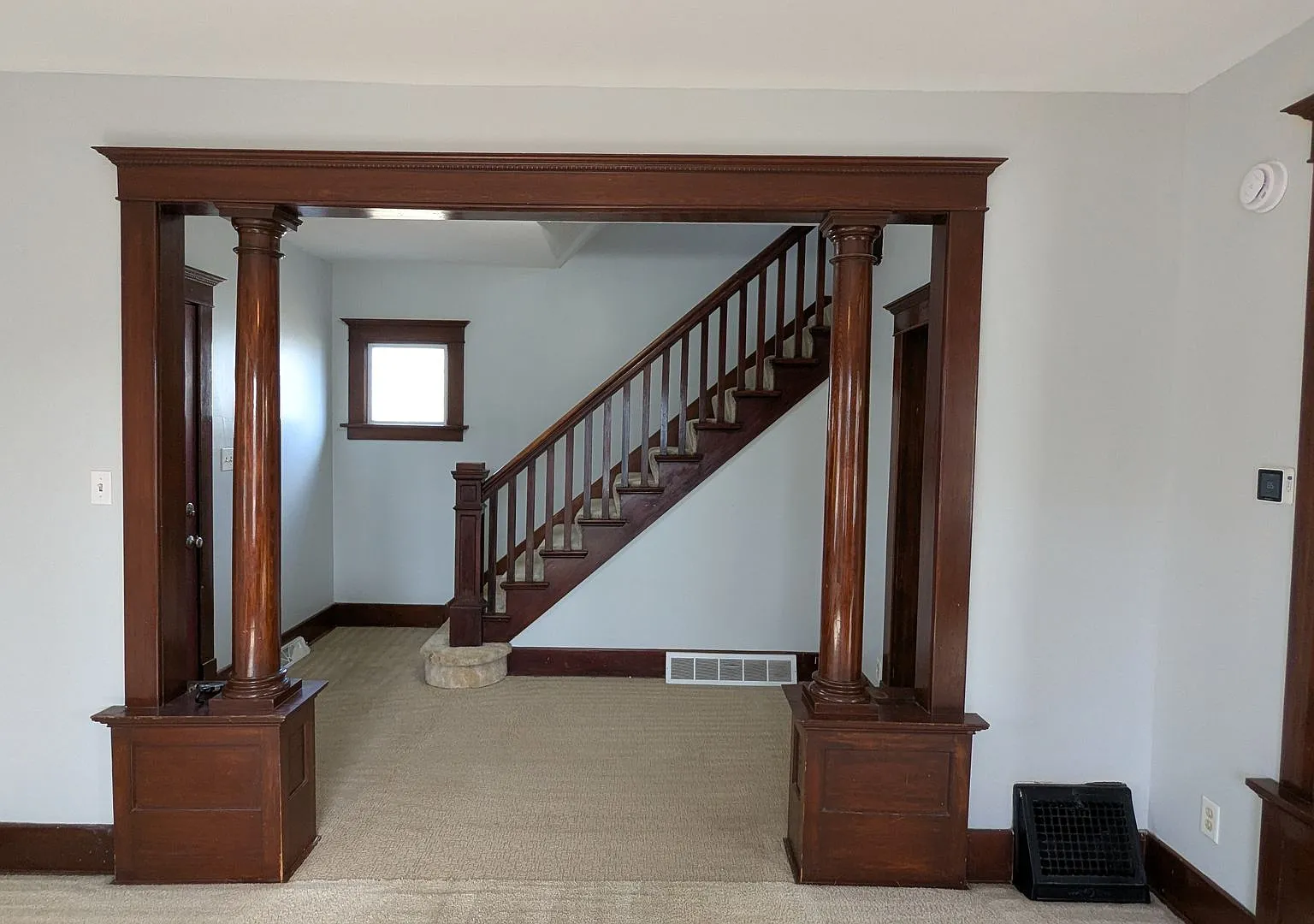 Beautiful Home on Corner Lot — Photo 2