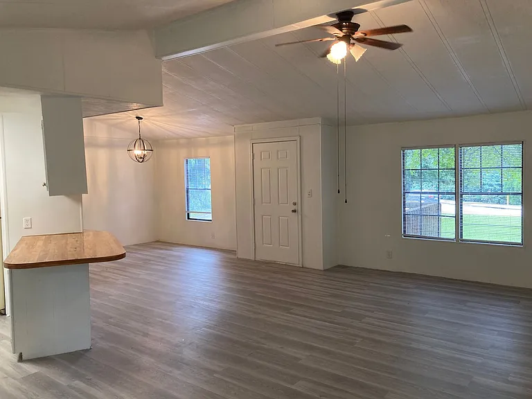 1749 N Lake Dr — Photo 5