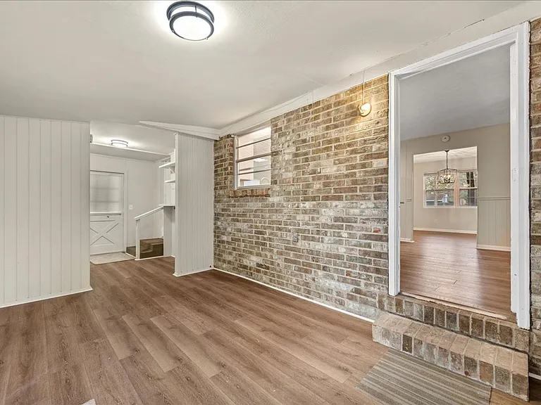 1683 Morningside Dr — Photo 21