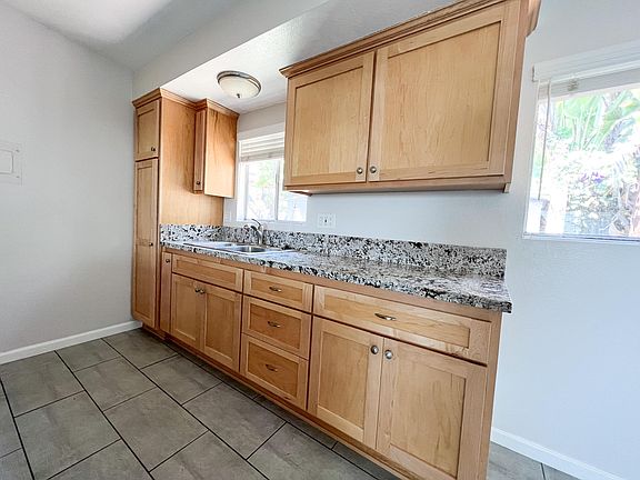 4th image of 704 N Paulina Ave #4