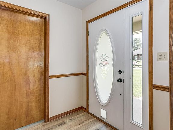 4th image of 410 Lake Cir