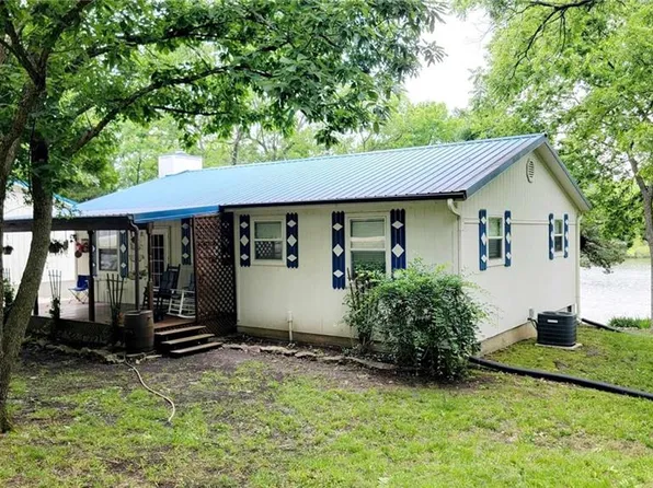 9 Sugar Lake Ter, Mound City, KS 66056