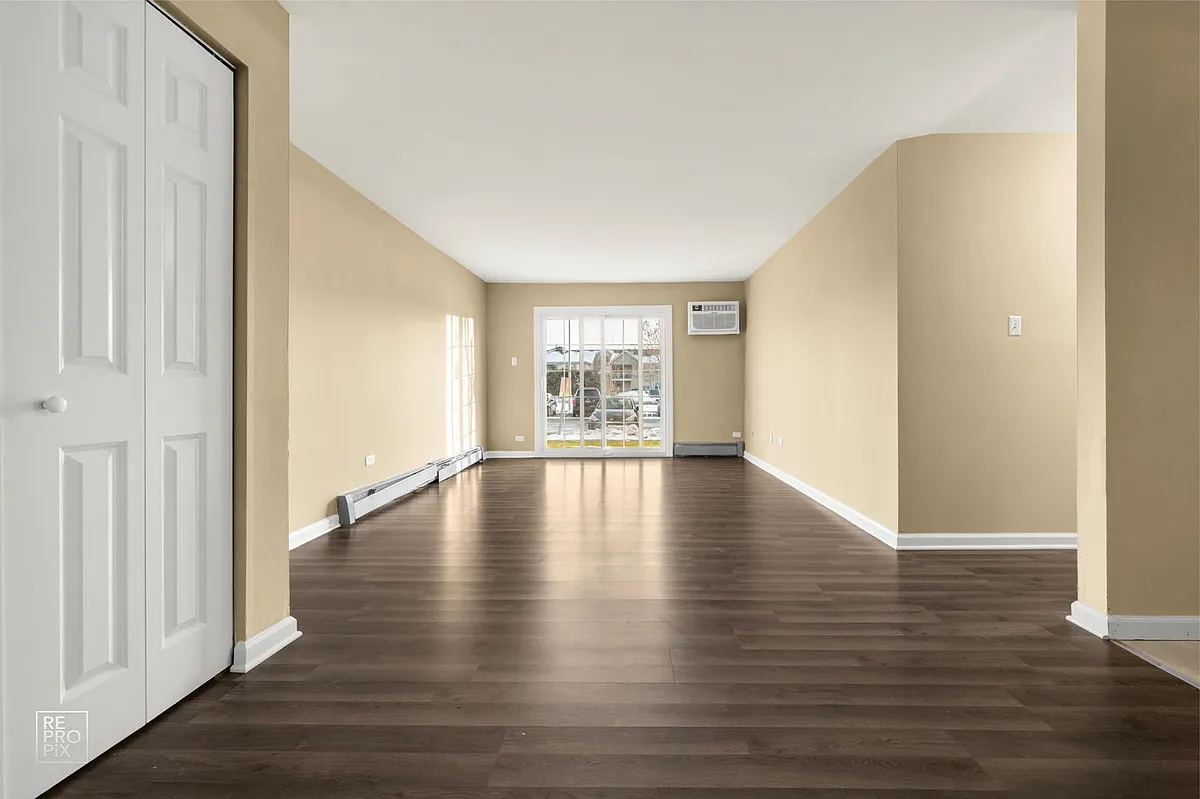 Building Photo - 107 W Elk Trl #106