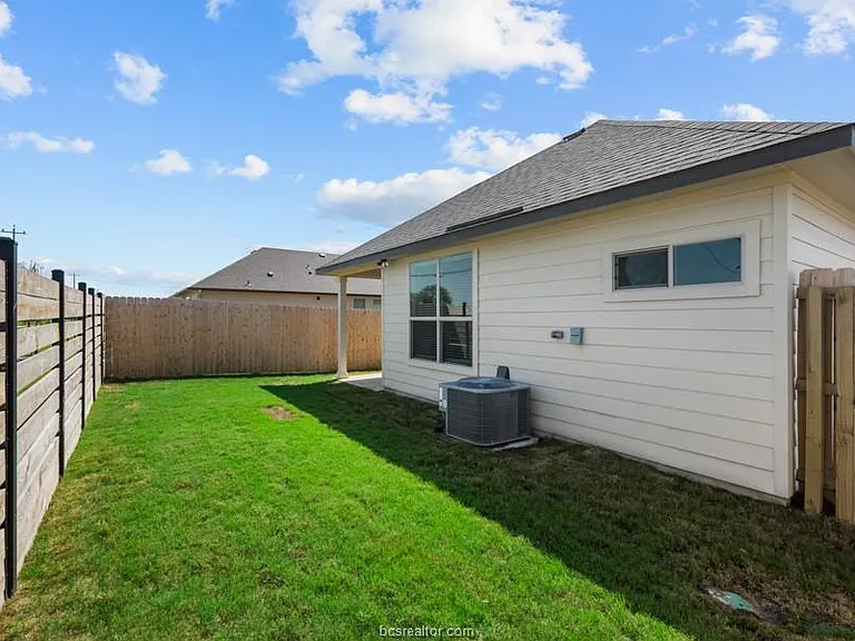 1003 Toledo Bend Dr — Photo 17