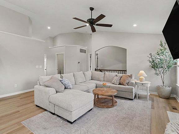 4th image of 7152 Desmond Ln