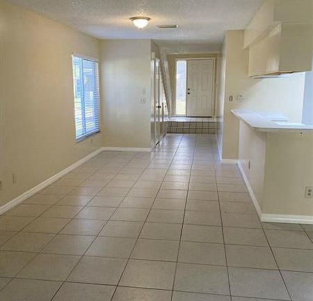 5th image of 637 NE Wax Myrtle Way