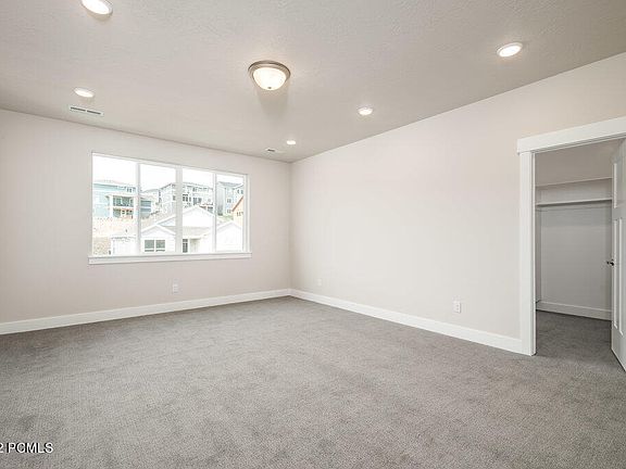 5th image of 1091 E Tucker Ln