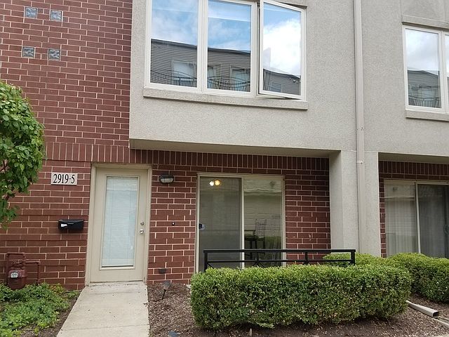 1st image of 2919 N Natoma Ave Unit 5