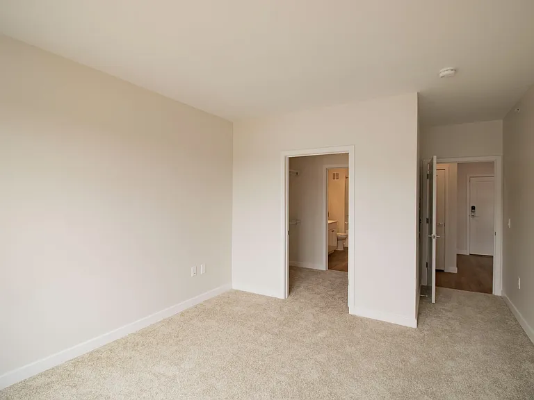 The James Apartments — Photo 55