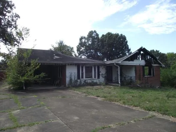 60 Neill Cemetery Dr, Savannah, TN 38372