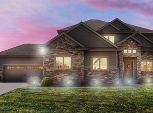 15300 Hickory Dr, Urbandale, IA 50323