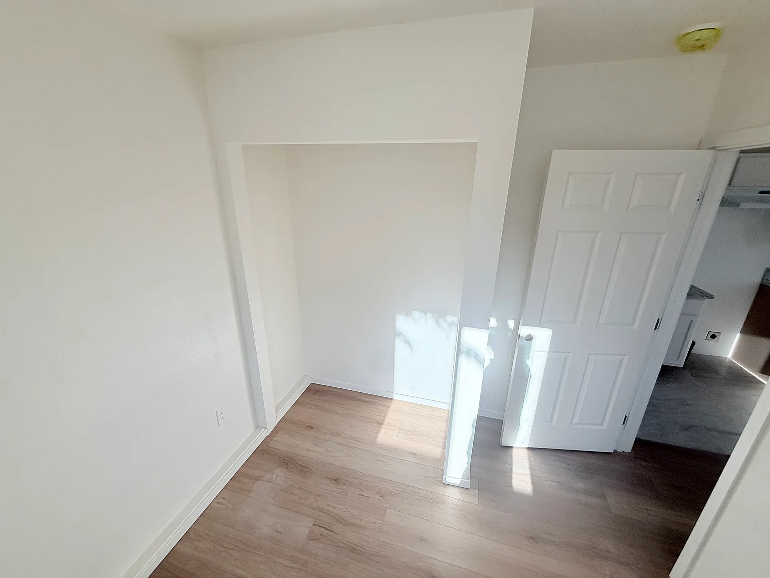 2 bed, 700 sqft, $2,300 — Photo 4