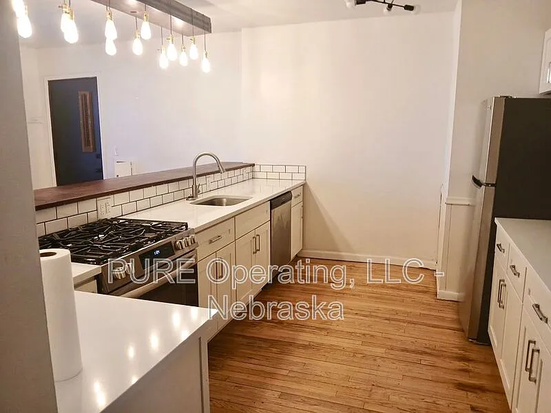 CLOSEOUT 10/3/26 -120 N 6th St