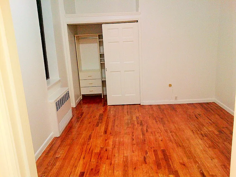 105 W 77th St #4E — Photo 1