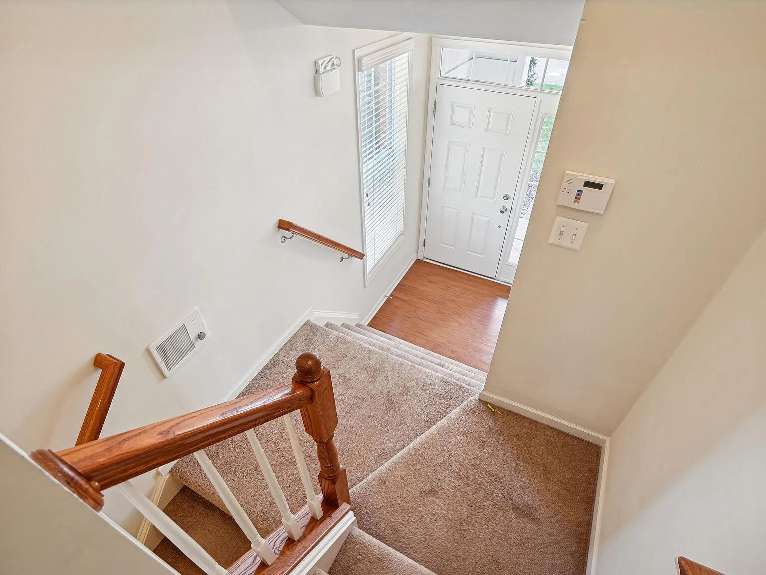 3 bed, 2.5 bath, 2463 sqft, $3,100 — Photo 2
