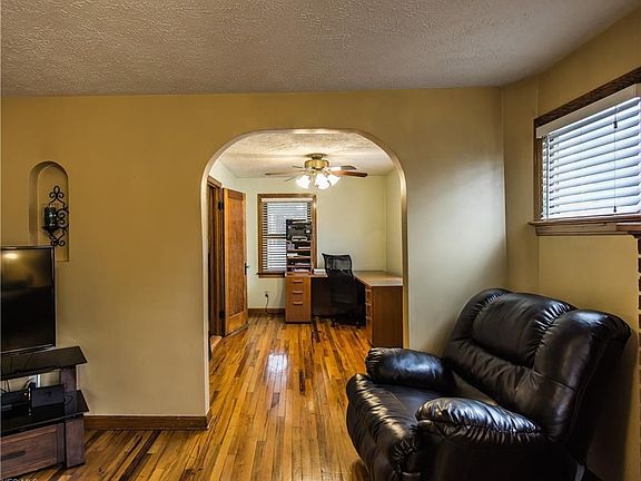4th image of 870 Parkview St NE