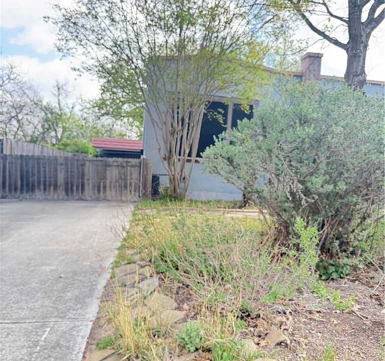 1st image of 365 S Sycamore Ave