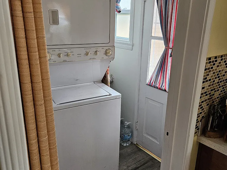 Daisy Ave — Photo 32