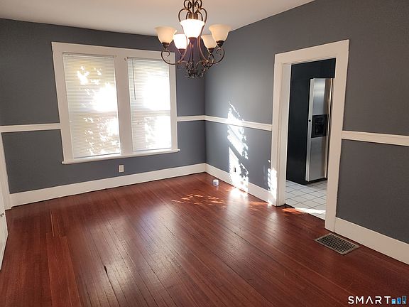 5th image of 204 Minerva St
