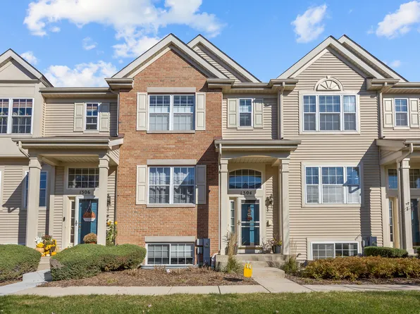 1304 Shamrock Ln, Hampshire, IL 60140
