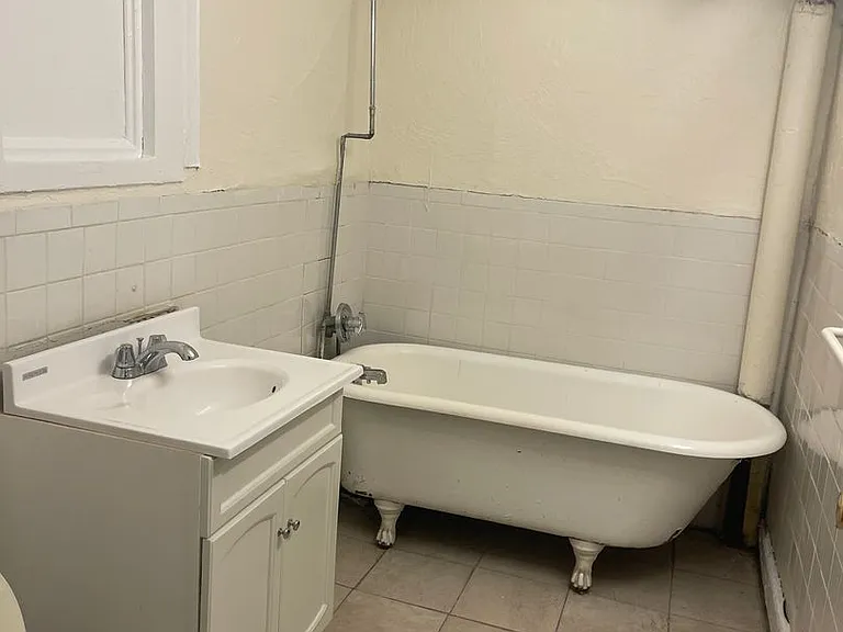 6 Barrows St #6 — Photo 10