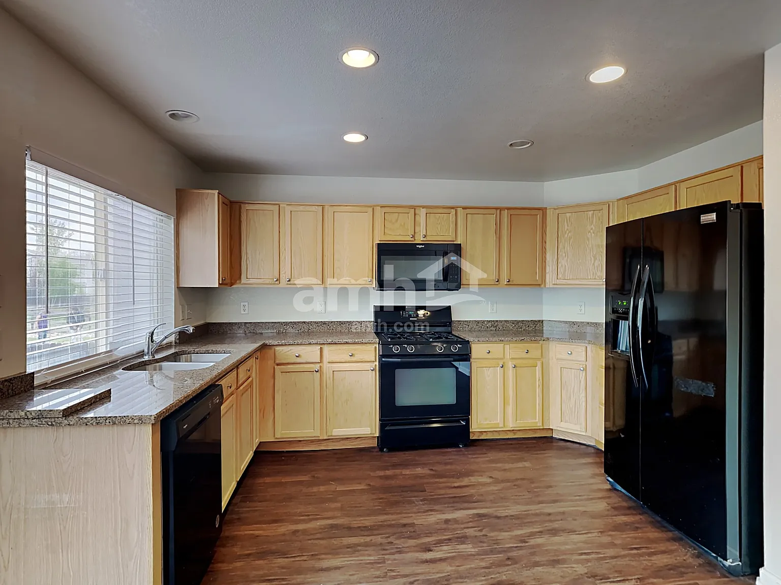5 bed, 2.5 bath, 2724 sqft, $3,255 — Photo 3