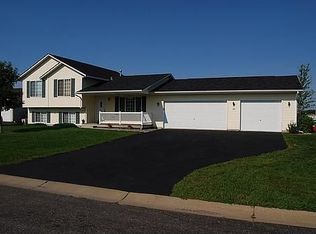 500 Lindsey Ln, Belle Plaine, MN 56011
