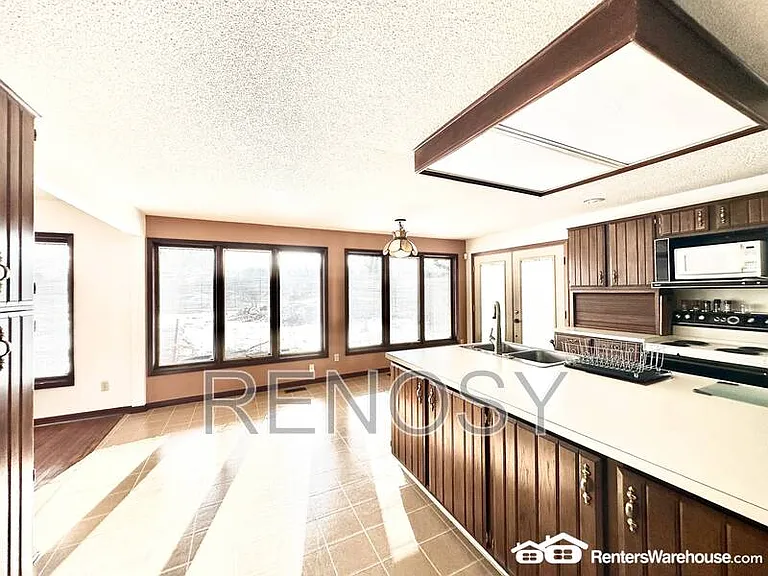3006 Fleur Dr — Photo 11