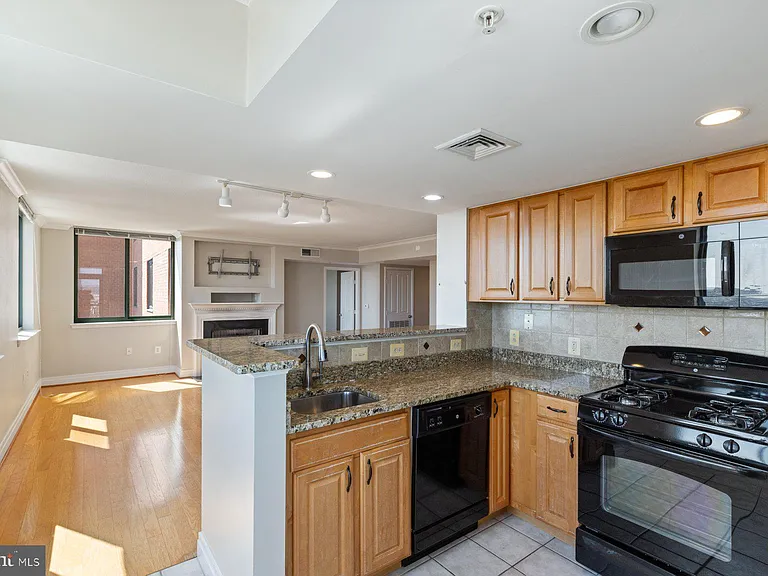 414 Water St #2512 — Photo 7