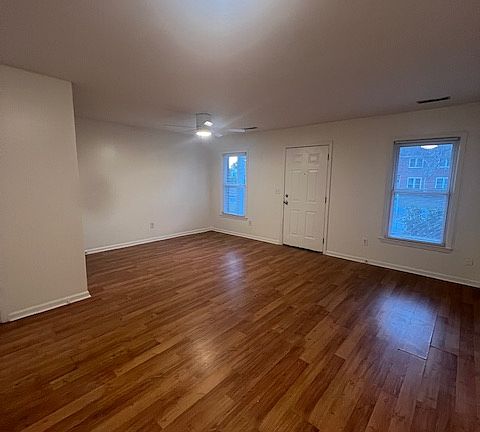 5th image of 4 Commercial Row #4B