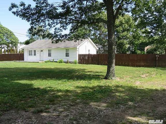 3rd image of 32 Alcolade Dr E