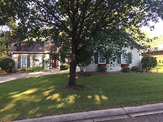 2nd image of 2441 Rhody Dr